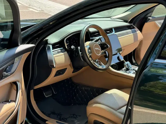 Jaguar XFL — Фото автомобиля 4