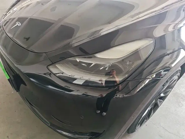 Tesla Model Y — Фото автомобиля 23