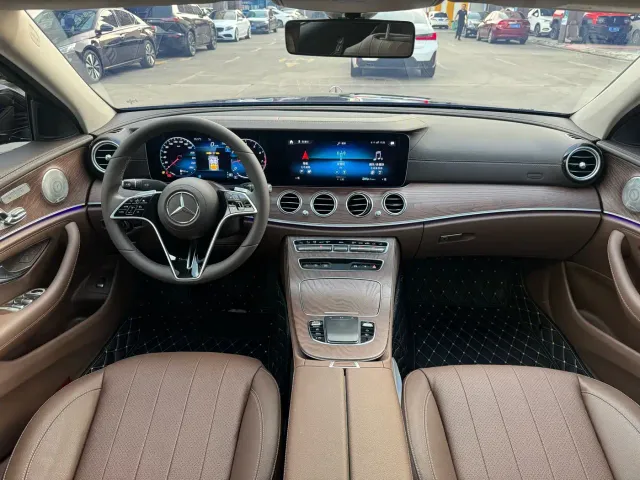 Mercedes-Benz E-Class — Фото автомобиля 9