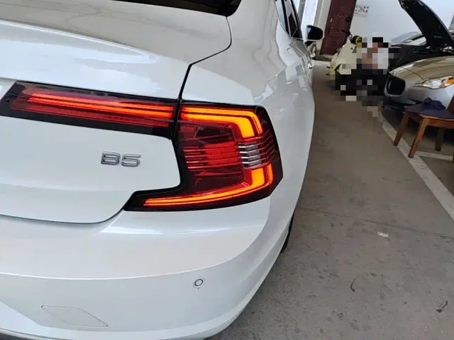 Volvo S90 — Фото автомобиля 23