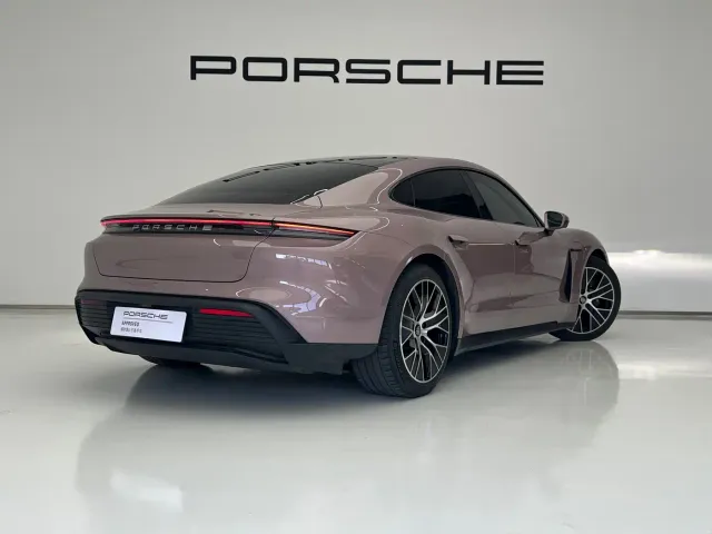 Porsche Taycan — Фото автомобиля 5