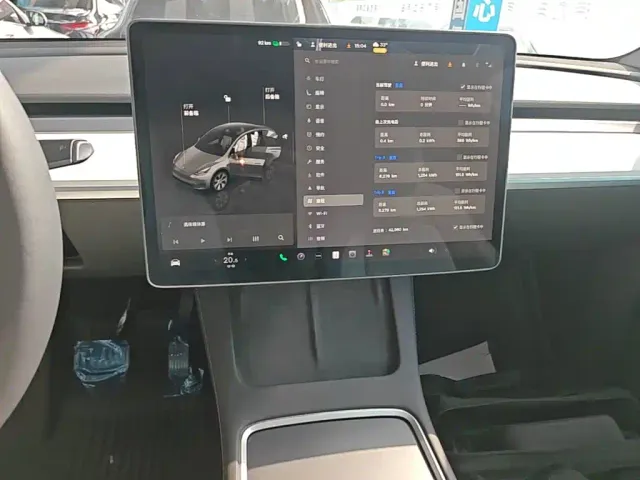 Tesla Model Y — Фото автомобиля 12