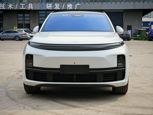 Li Auto L7 — Фото автомобиля 2