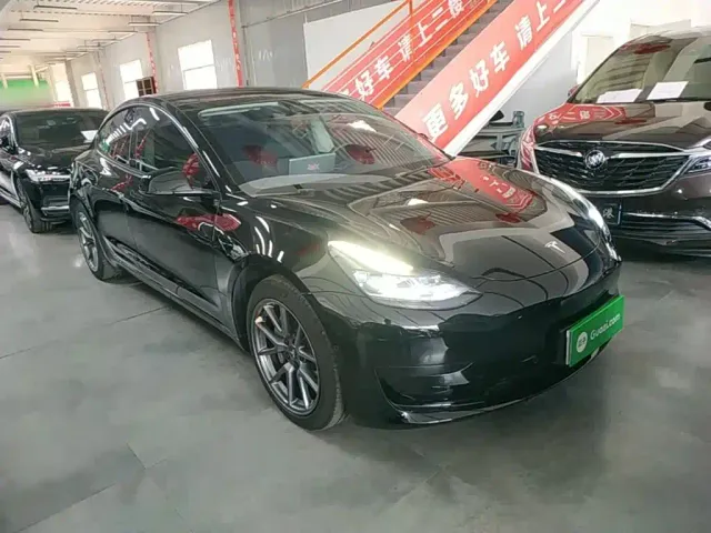 Tesla Model 3 — Фото автомобиля 3