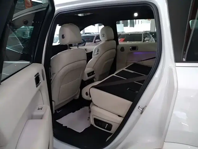 Li Auto L7 — Фото автомобиля 16
