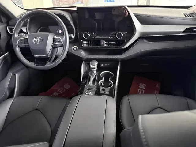 Toyota Highlander — Фото автомобиля 15