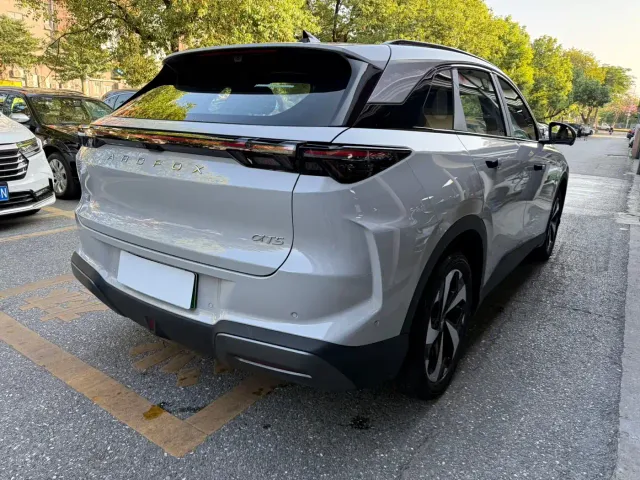 Arcfox Alpha T5 — Фото автомобиля 16