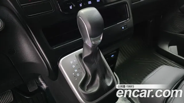Hyundai Staria Staria — Фото автомобиля 3