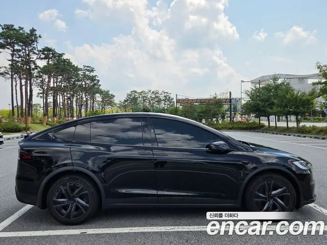 Tesla Model X — Фото автомобиля 3