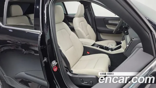 Вольво XC40 B4 Ultimate Bright — Фото автомобиля 12