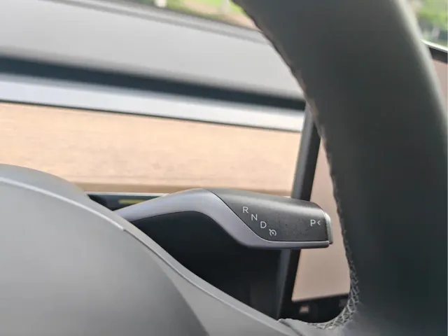 Tesla Model Y — Фото автомобиля 8