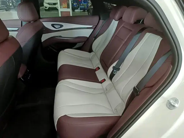 BYD Seal 07 DM-i — Фото автомобиля 16