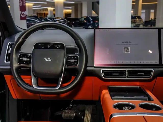 Li Auto L8 — Фото автомобиля 23