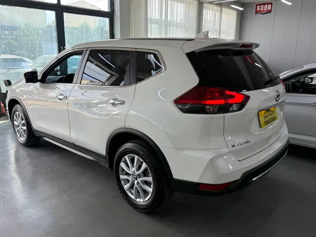 Nissan X-Trail — Фото автомобиля 9