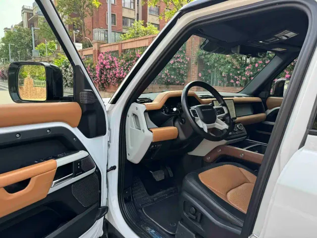 Land Rover Defender — Фото автомобиля 5