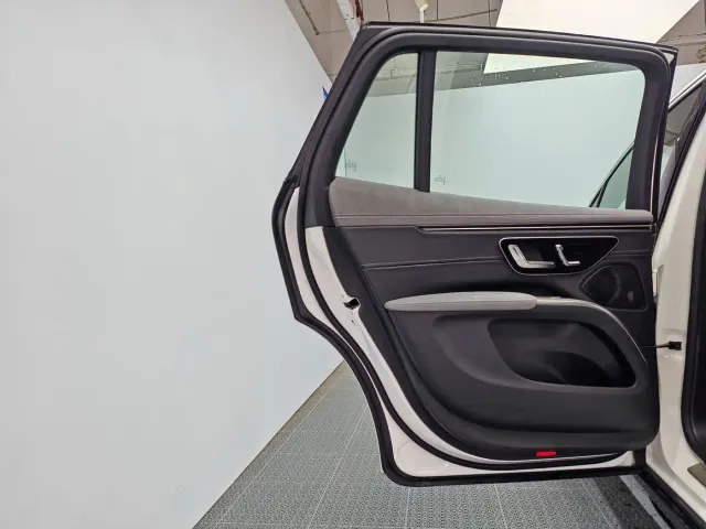 Mercedes-Benz EQS SUV — Фото автомобиля 14