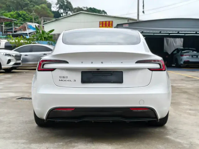 Tesla Model 3 — Фото автомобиля 4