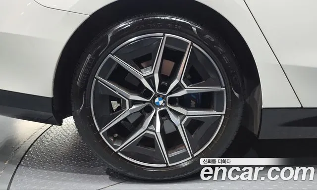 BMW 5 Series G60 — Фото автомобиля 5