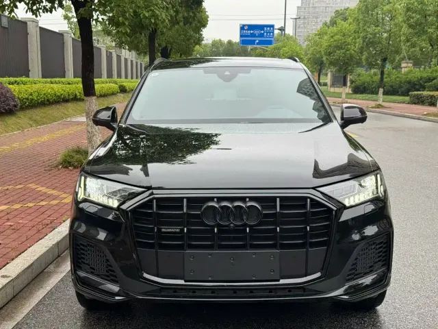 Audi Q7 — Фото автомобиля 2