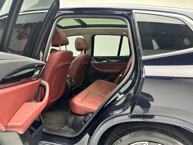 BMW iX3 — Фото автомобиля 8