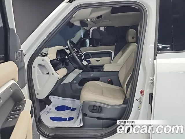 Land Rover Defender — Фото автомобиля 10