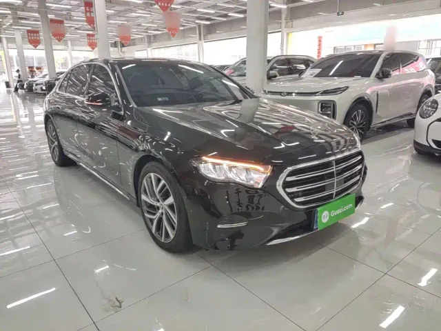 Mercedes-Benz E-Class — Фото автомобиля 3
