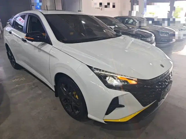 Dongfeng Yixuan — Фото автомобиля 3