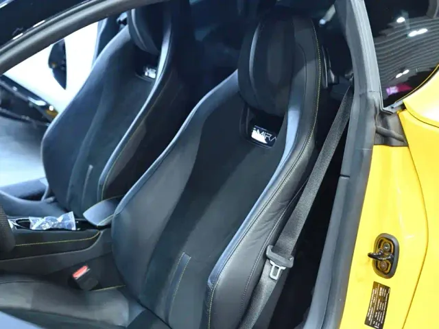 Lotus Emira — Фото автомобиля 27