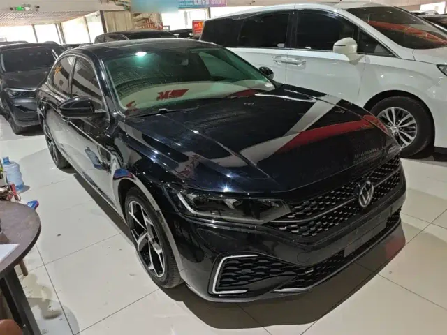 Volkswagen Passat — Фото автомобиля 3