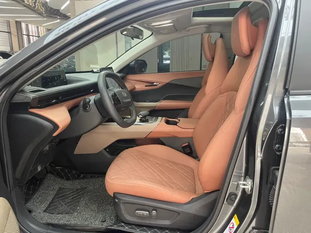 Changan Qiyuan A05 — Фото автомобиля 8