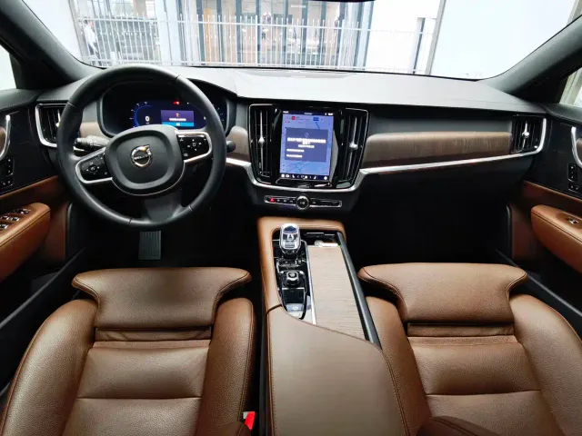 Volvo S90 — Фото автомобиля 14