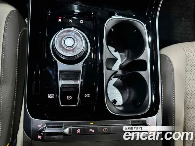 Kia Carnival Generation 4 — Фото автомобиля 20