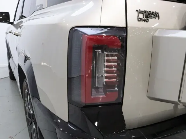BYD FangChengBao Leopard 8 — Фото автомобиля 19