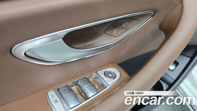 Mercedes-Benz E-Class — Фото автомобиля 30