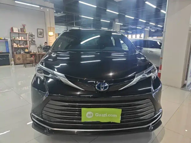 Toyota Sienna — Фото автомобиля 2