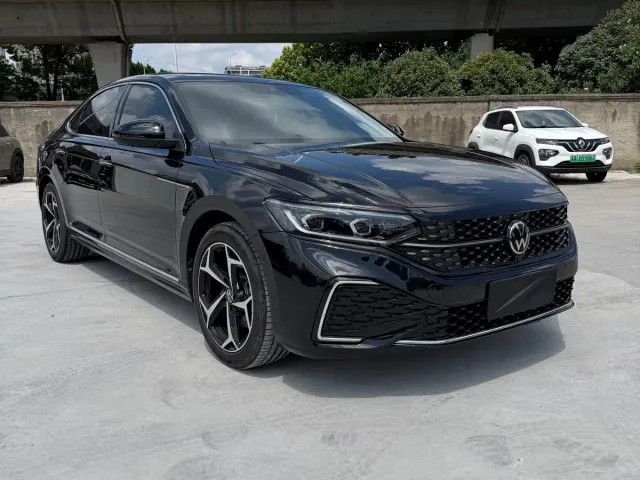 Volkswagen Passat — Фото автомобиля 3