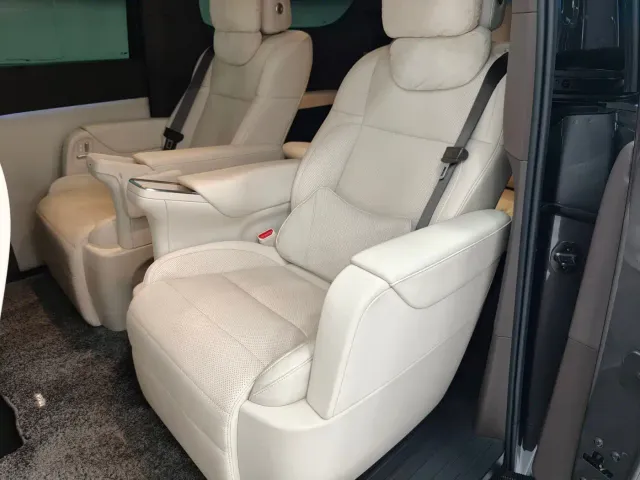 Li Auto MEGA — Фото автомобиля 22