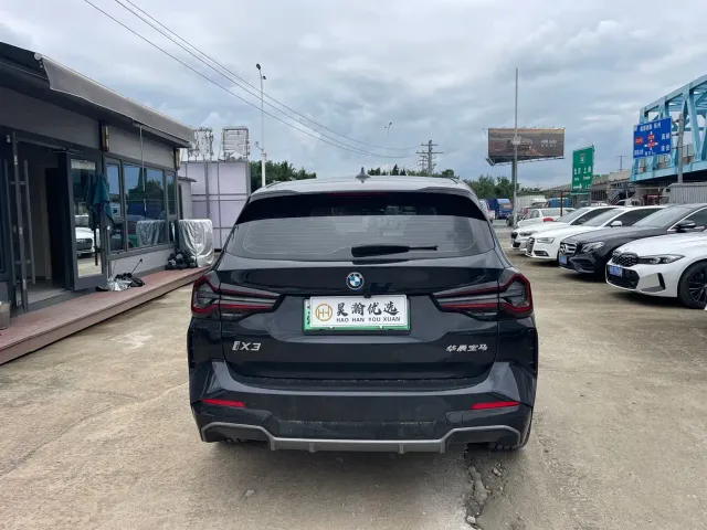 BMW iX3 — Фото автомобиля 9
