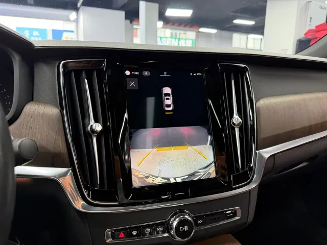 Volvo S90 — Фото автомобиля 15