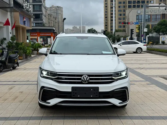 Volkswagen Tiguan L — Фото автомобиля 2