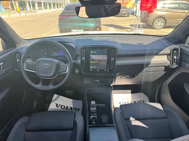 Volvo XC40 — Фото автомобиля 5