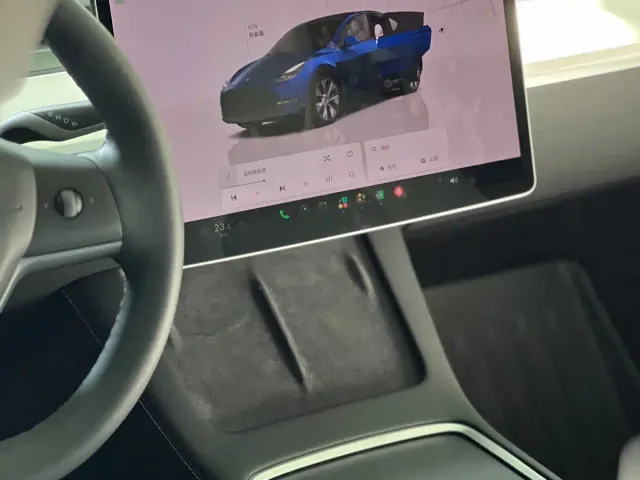 Tesla Model Y — Фото автомобиля 14