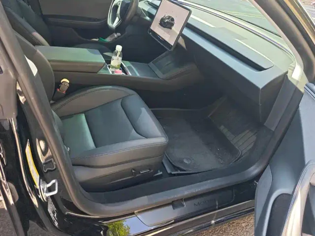 Tesla Model 3 — Фото автомобиля 8
