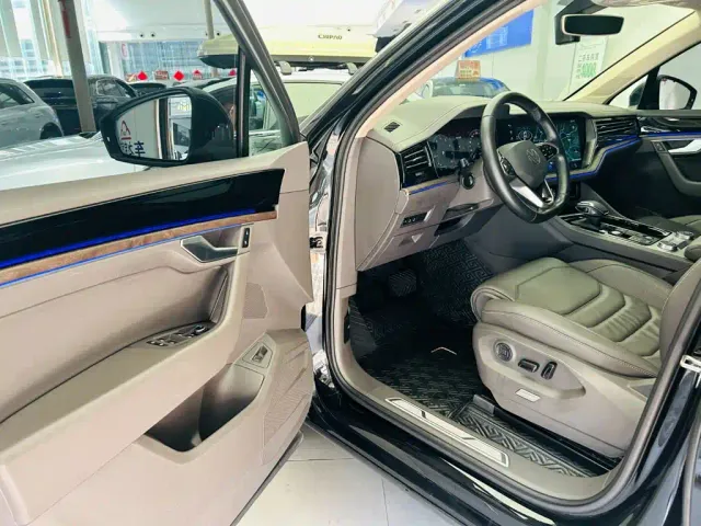 Volkswagen Touareg — Фото автомобиля 20