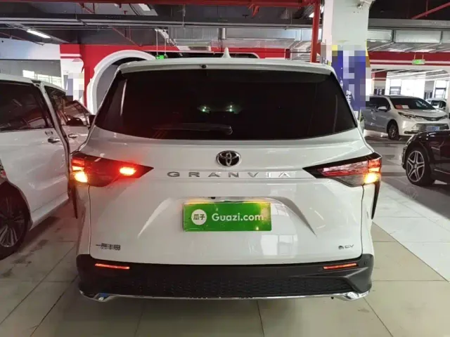 Toyota Granvia — Фото автомобиля 5