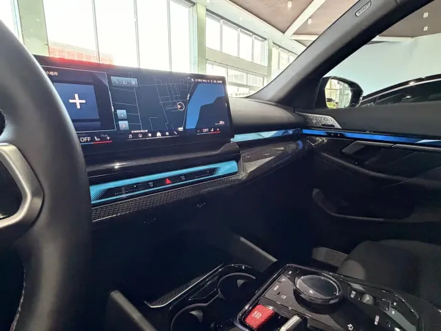 BMW i5 M60 — Фото автомобиля 13