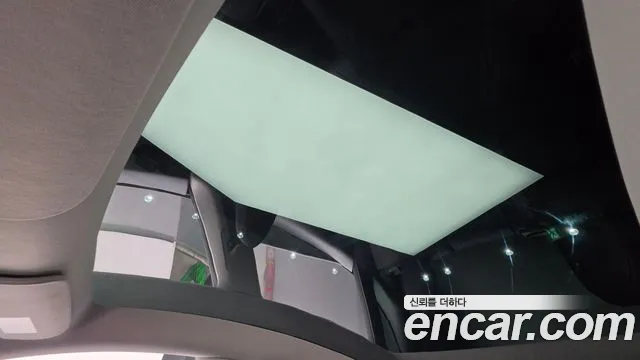 Tesla Model Y — Фото автомобиля 27