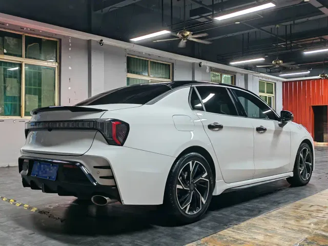 Lynk & Co 03 — Фото автомобиля 7
