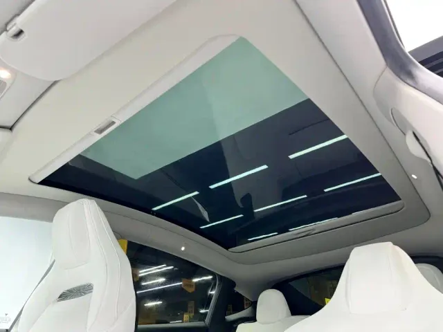 Tesla Model Y — Фото автомобиля 17