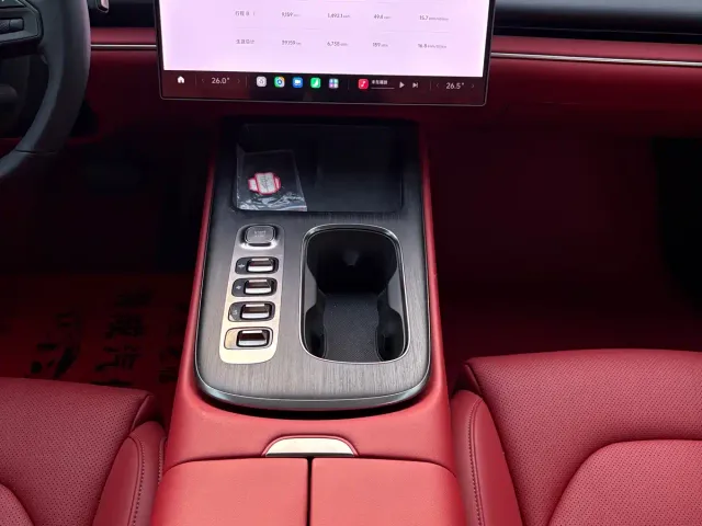 Xiaomi SU7 — Фото автомобиля 18
